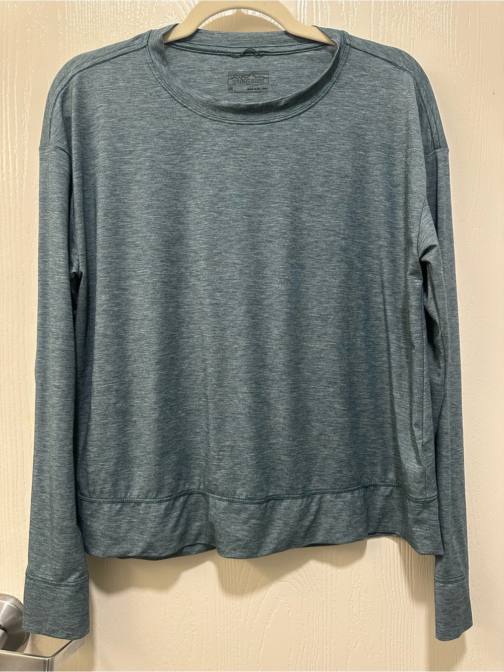 PATAGONIA Glorya Long Sleeve Twist Back Shirt in Dark Borealis Green Size M